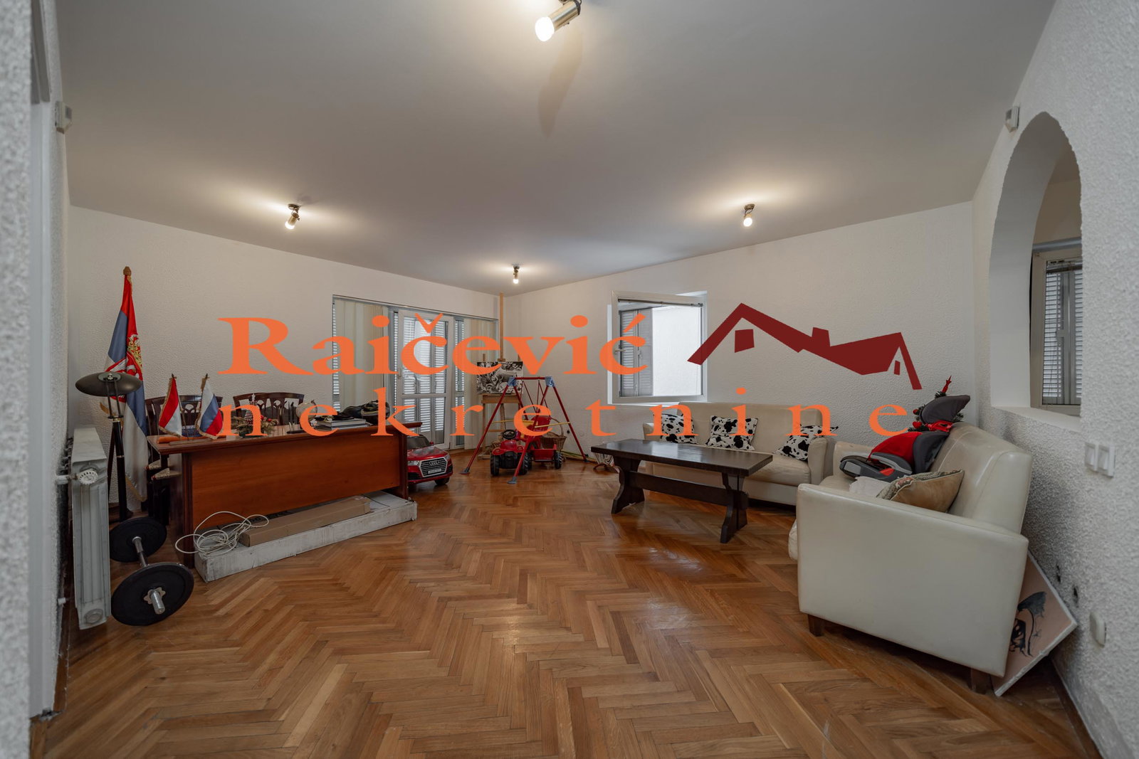 137965 Kuća za izdavanje, Voždovac, Beograd, 604m², 5.300 €/mes