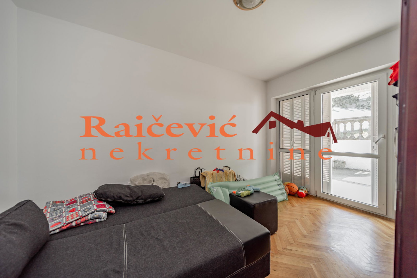 137967 Kuća za izdavanje, Voždovac, Beograd, 604m², 5.300 €/mes