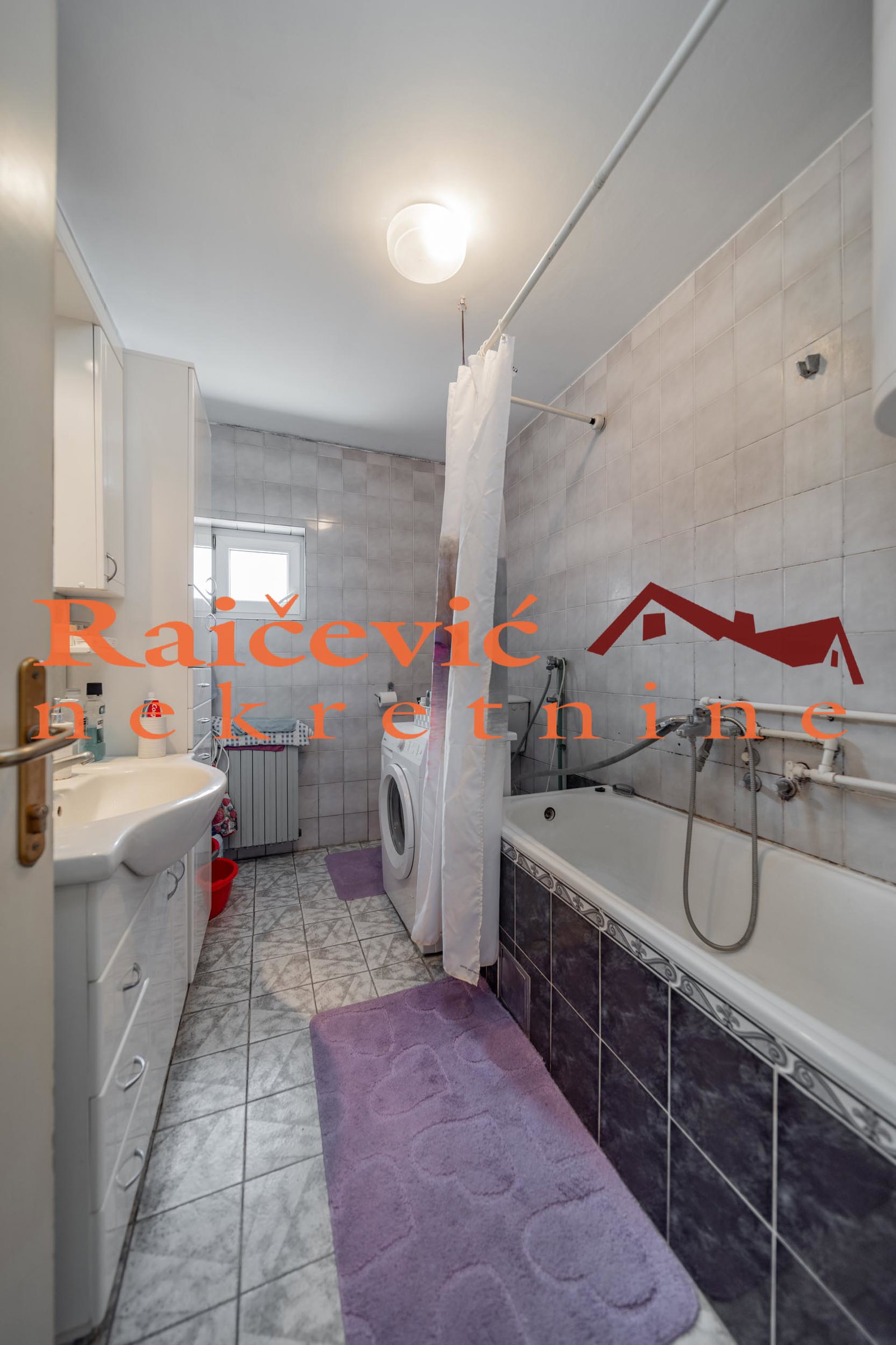 137968 Kuća za izdavanje, Voždovac, Beograd, 604m², 5.300 €/mes
