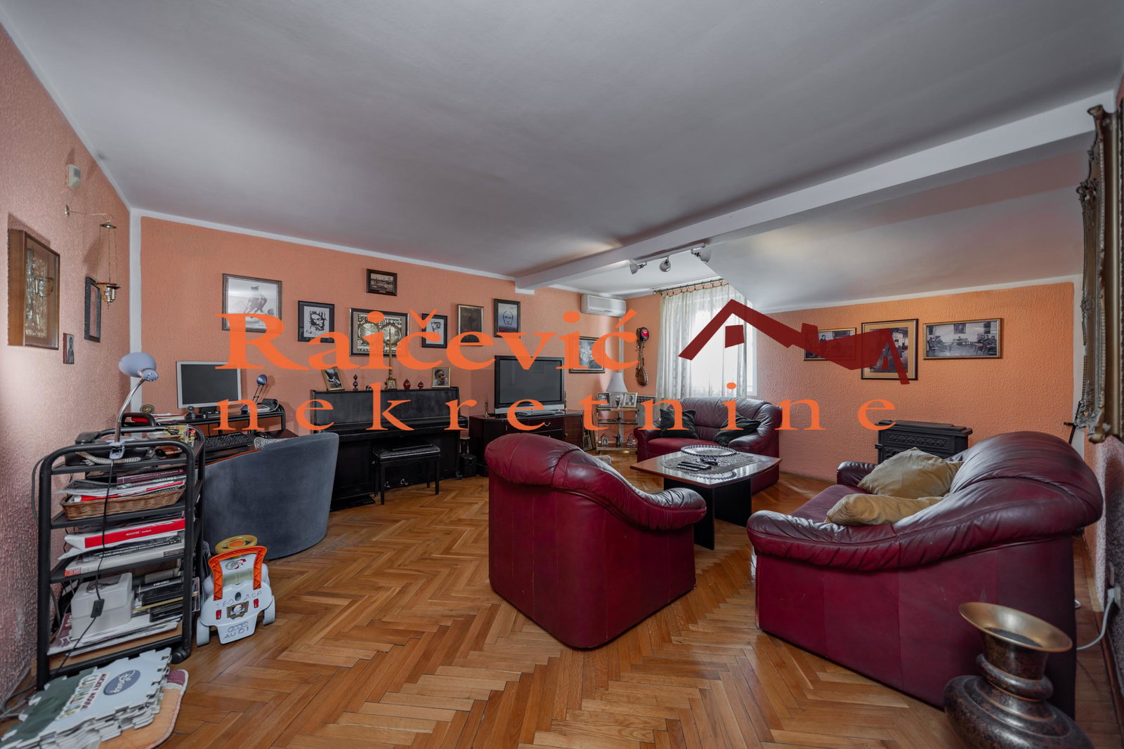 137970 Kuća za izdavanje, Voždovac, Beograd, 604m², 5.300 €/mes