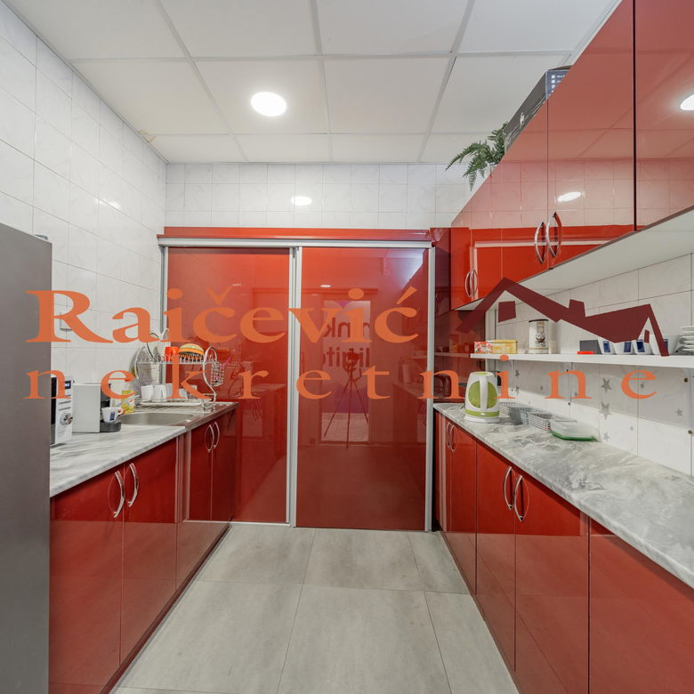 Lokal na prodaju, Banovo Brdo, Beograd, 315m², 630.000 €
