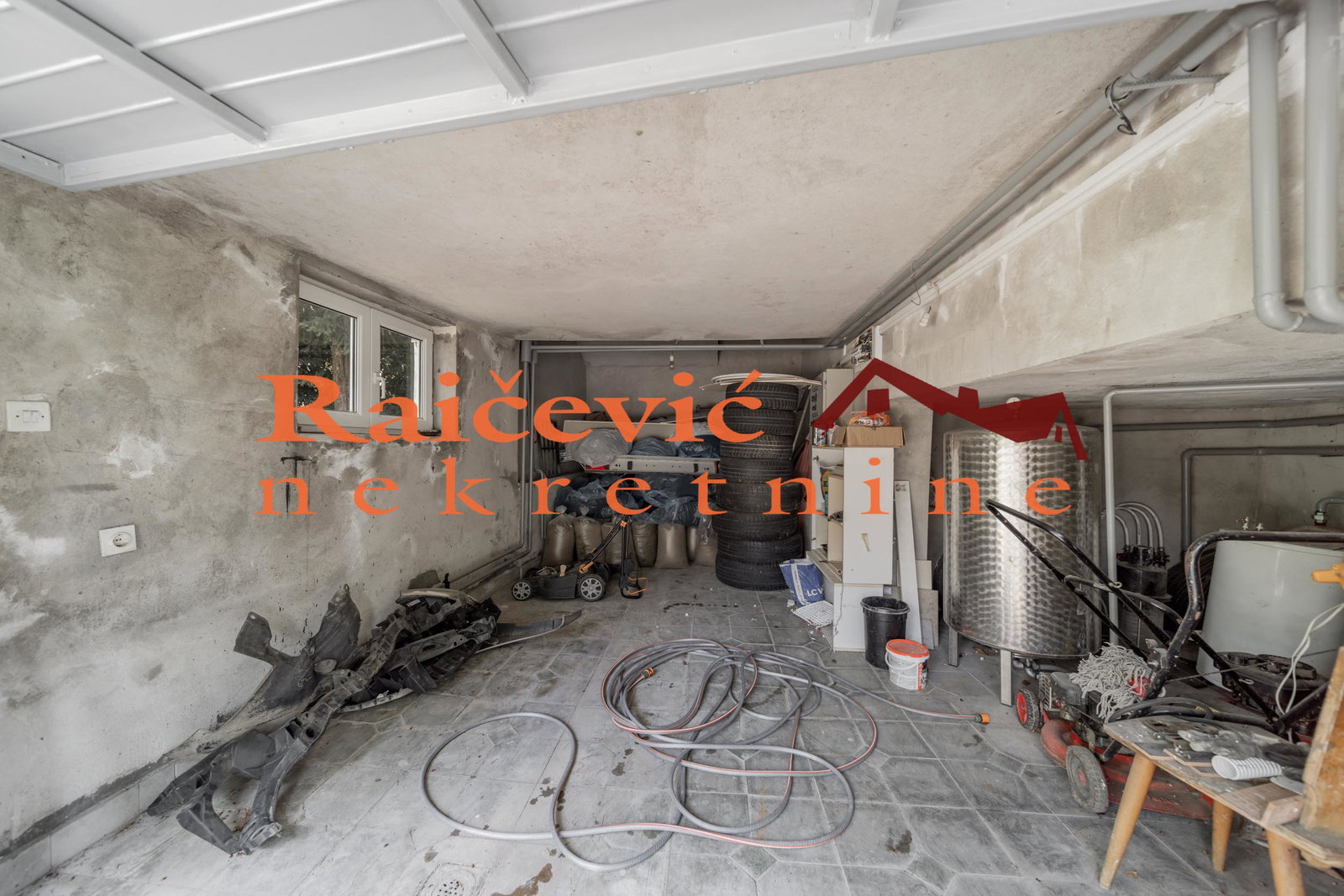 139655 Kuća za izdavanje, Trošarina, Beograd, 544m², 3.000 €/mes