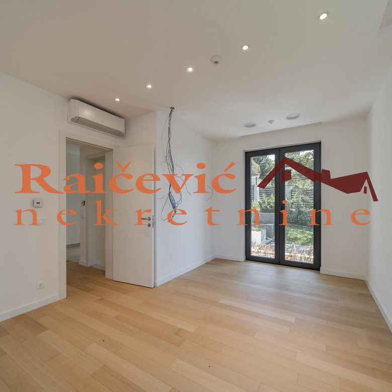 Kuća na prodaju, Trebež, Beograd, 393m², 450.000 €