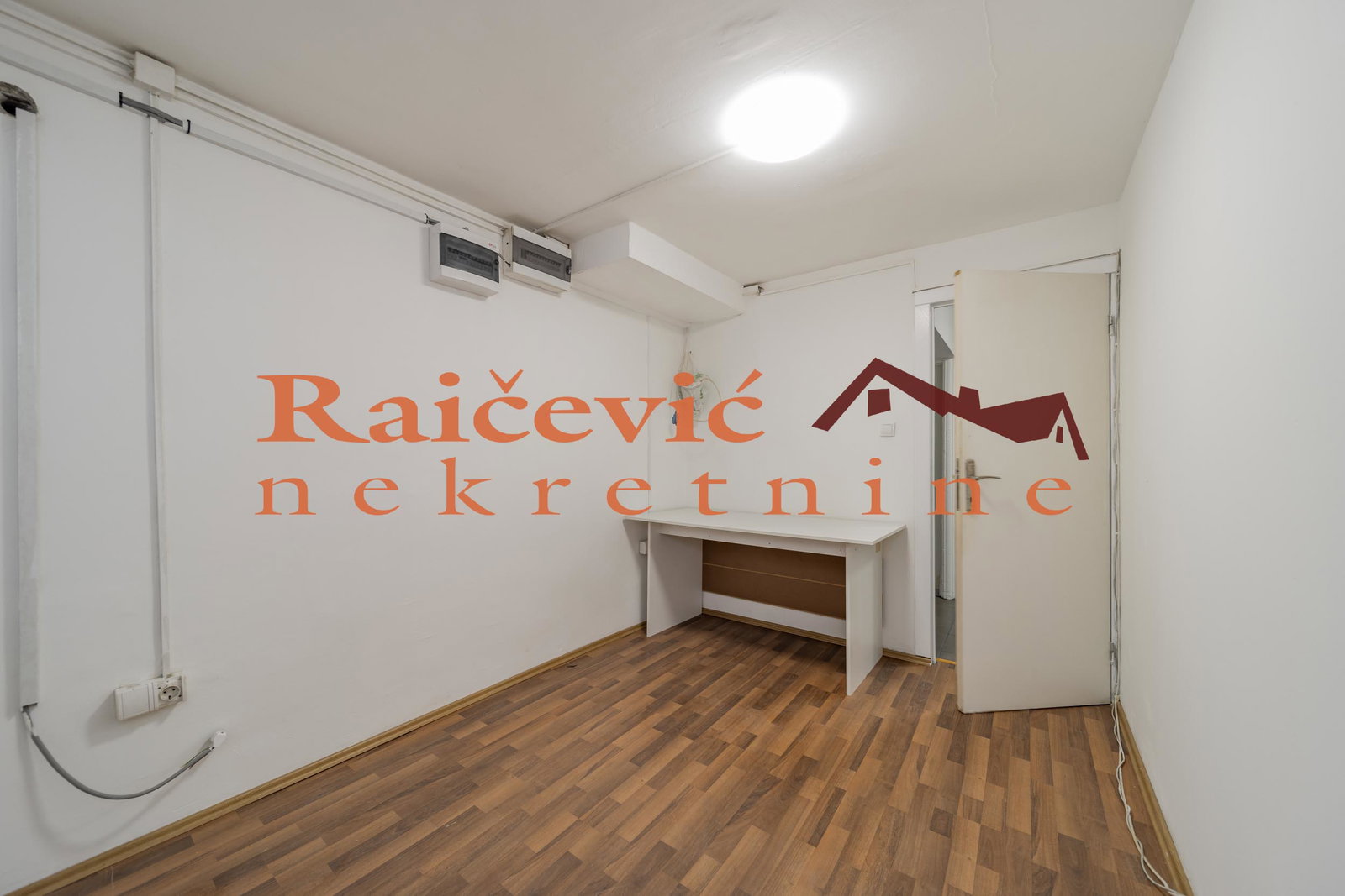 140648 Trosoban stan na prodaju, Centar, Beograd, 43m², 99.990 €