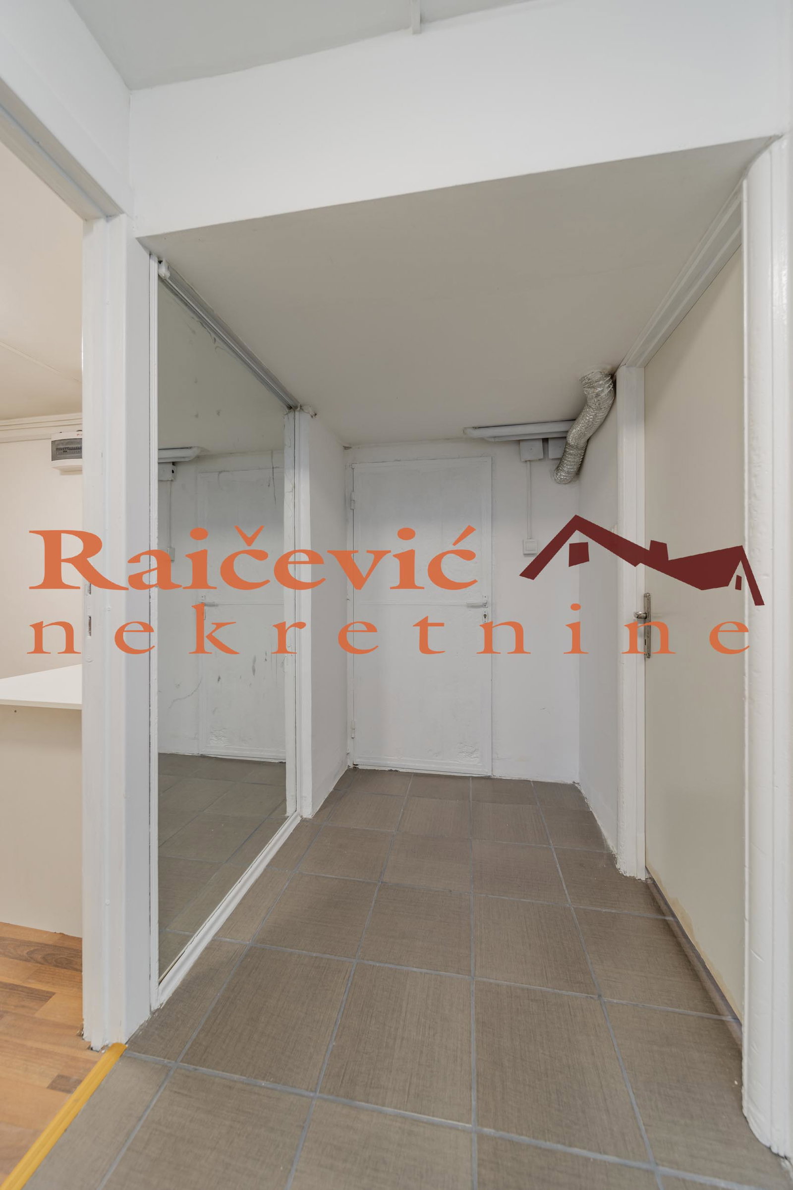 140650 Trosoban stan na prodaju, Centar, Beograd, 43m², 99.990 €
