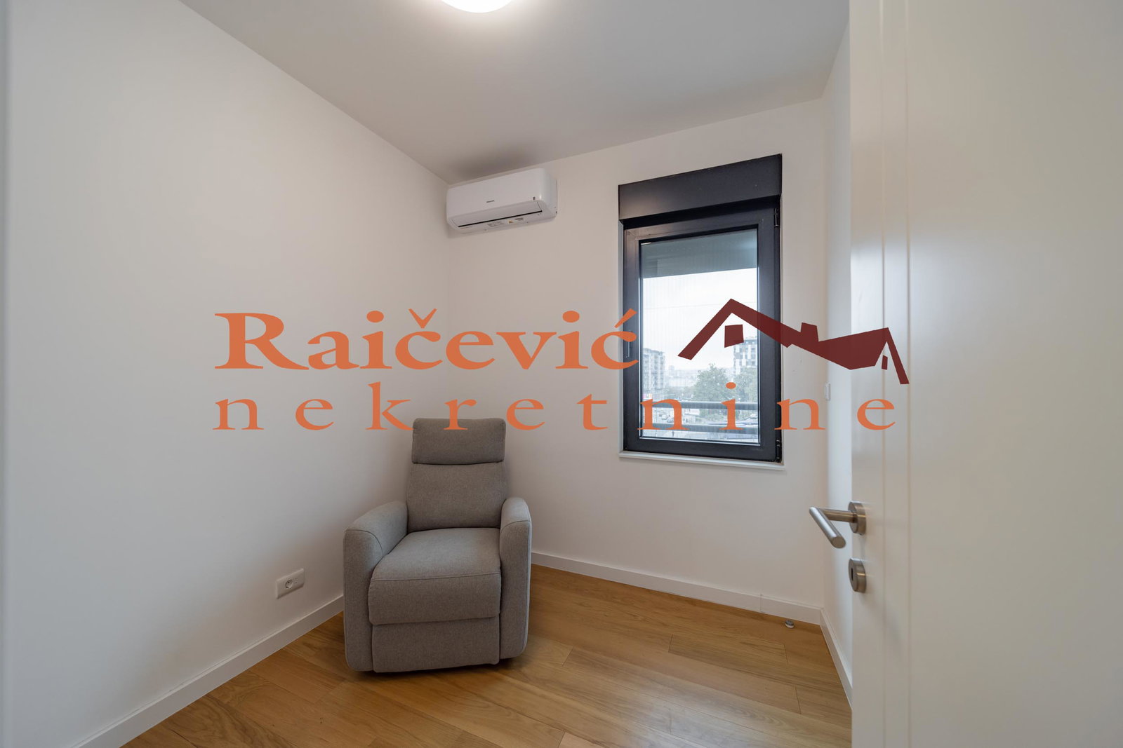 142469 Četvorosoban stan na prodaju, Trošarina, Beograd, 88m², 320.000 €