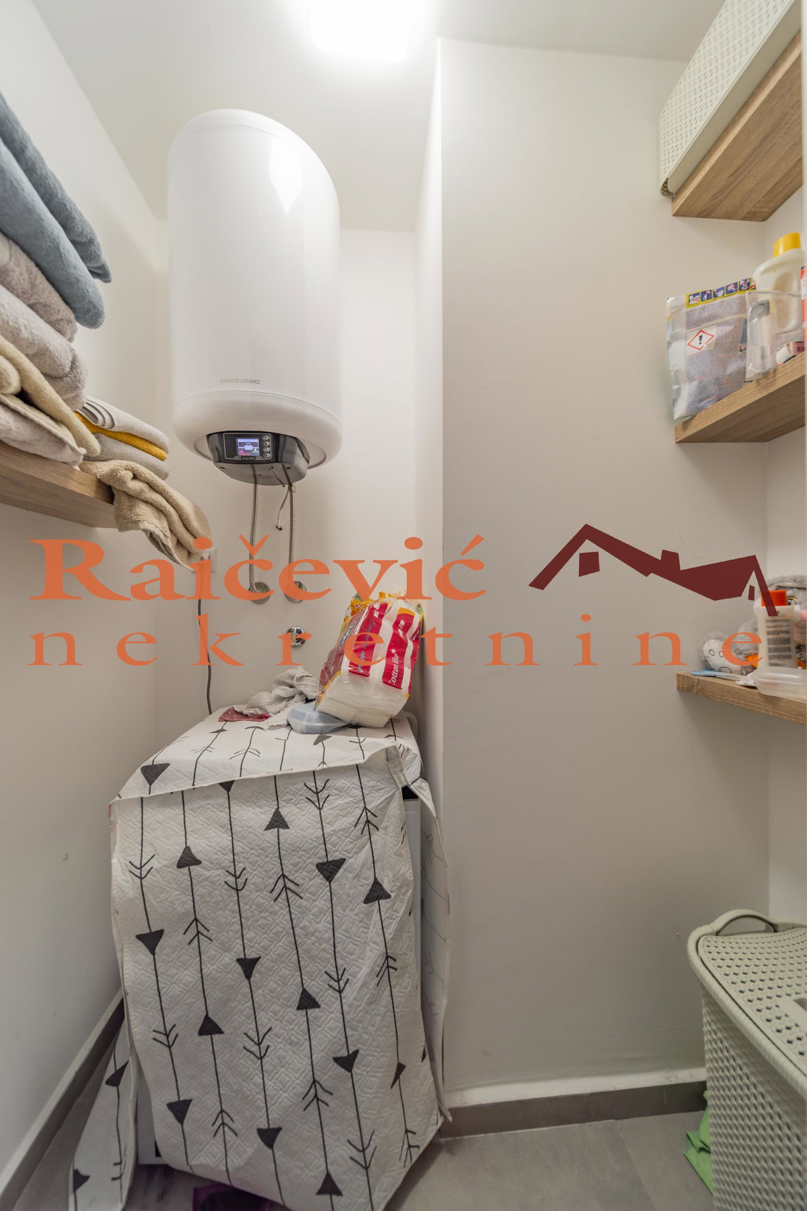 142473 Četvorosoban stan na prodaju, Trošarina, Beograd, 88m², 320.000 €