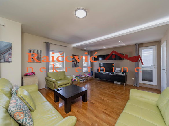 Stan Prodaja Beograd Đeram 160 m2