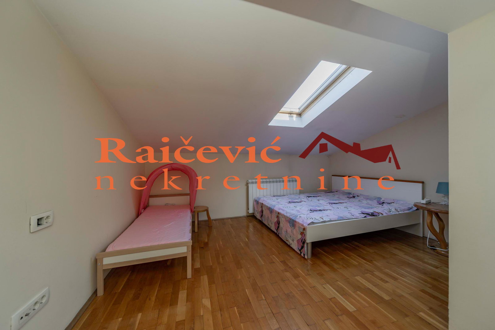 142696 Četvorosoban stan na prodaju, Đeram, Beograd, 160m², 375.000 €