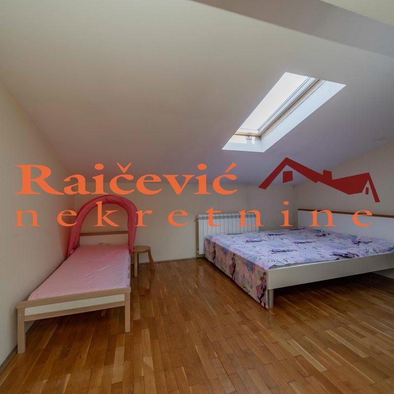Četvorosoban stan na prodaju, Đeram, Beograd, 160m², 375.000 €