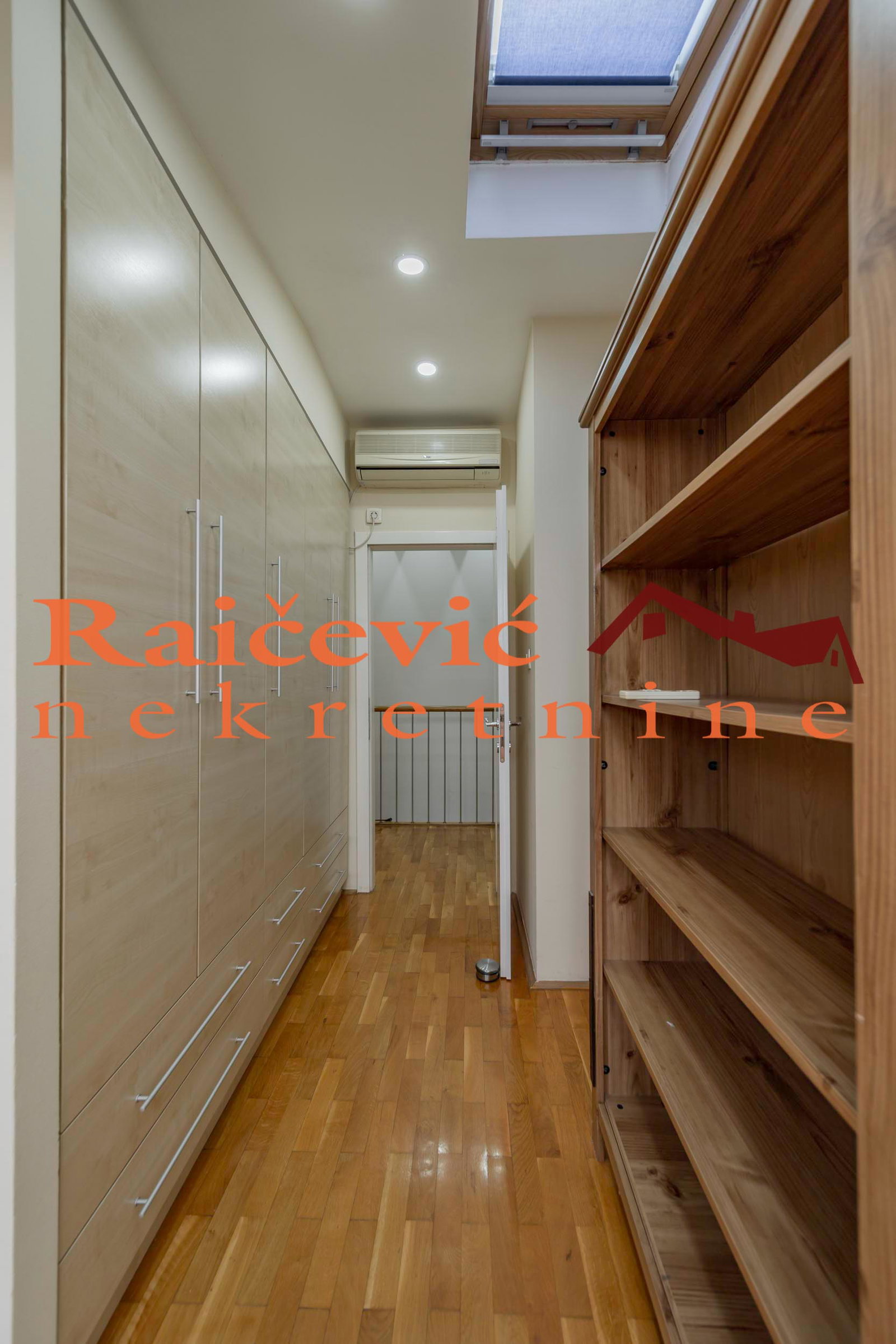 142698 Četvorosoban stan na prodaju, Đeram, Beograd, 160m², 375.000 €