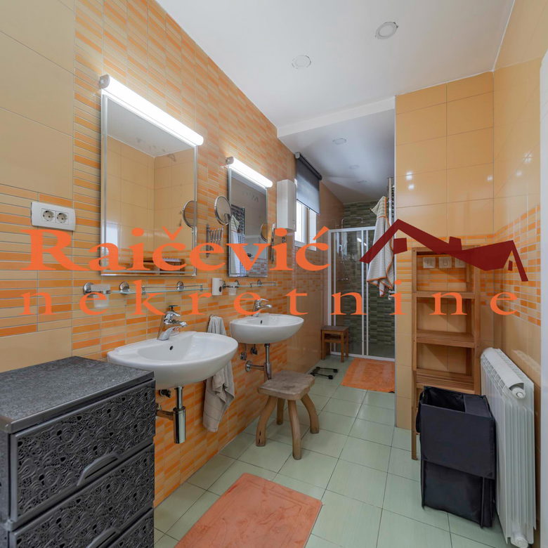 Četvorosoban stan na prodaju, Đeram, Beograd, 160m², 375.000 €