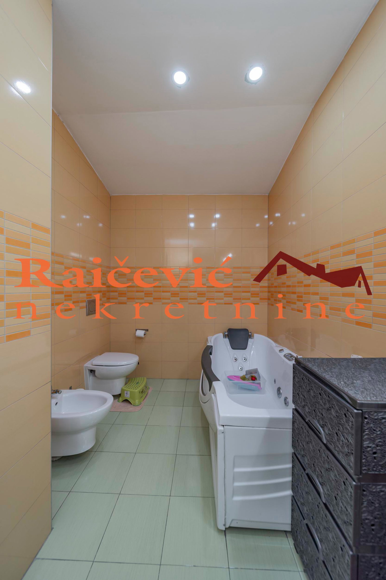 142700 Četvorosoban stan na prodaju, Đeram, Beograd, 160m², 375.000 €