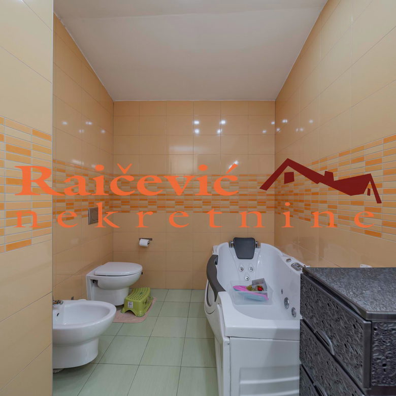 Četvorosoban stan na prodaju, Đeram, Beograd, 160m², 375.000 €