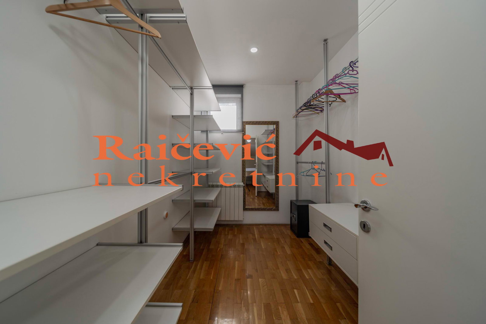 142703 Četvorosoban stan na prodaju, Đeram, Beograd, 160m², 375.000 €
