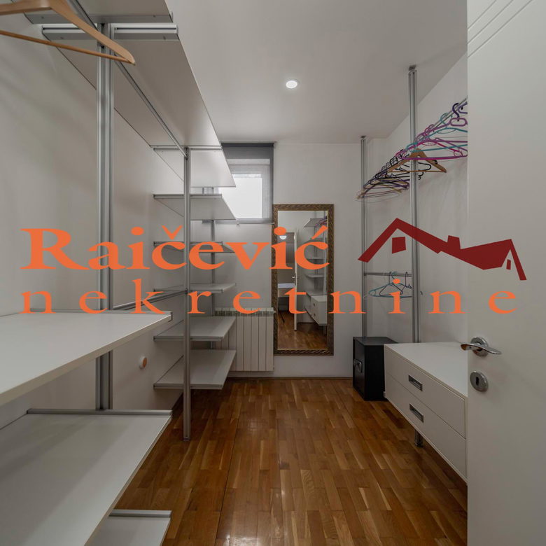 Četvorosoban stan na prodaju, Đeram, Beograd, 160m², 375.000 €