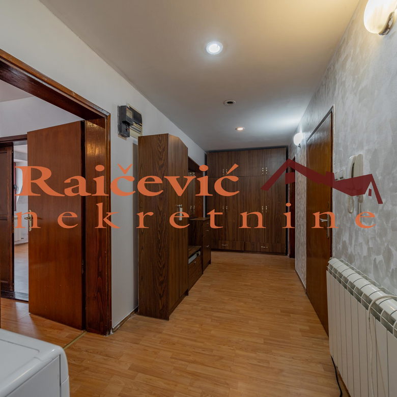 Kuća Izdavanje Beograd Učiteljsko Naselje 250 m2