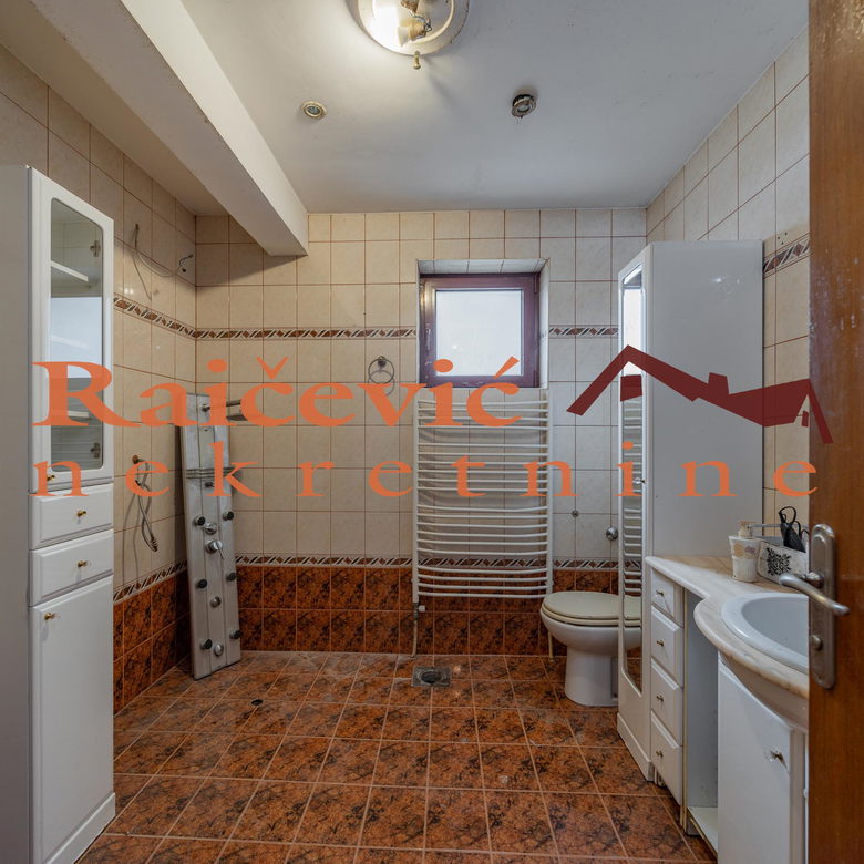 Kuća za izdavanje, Učiteljsko Naselje, Beograd, 250m², 2.700 €/mes