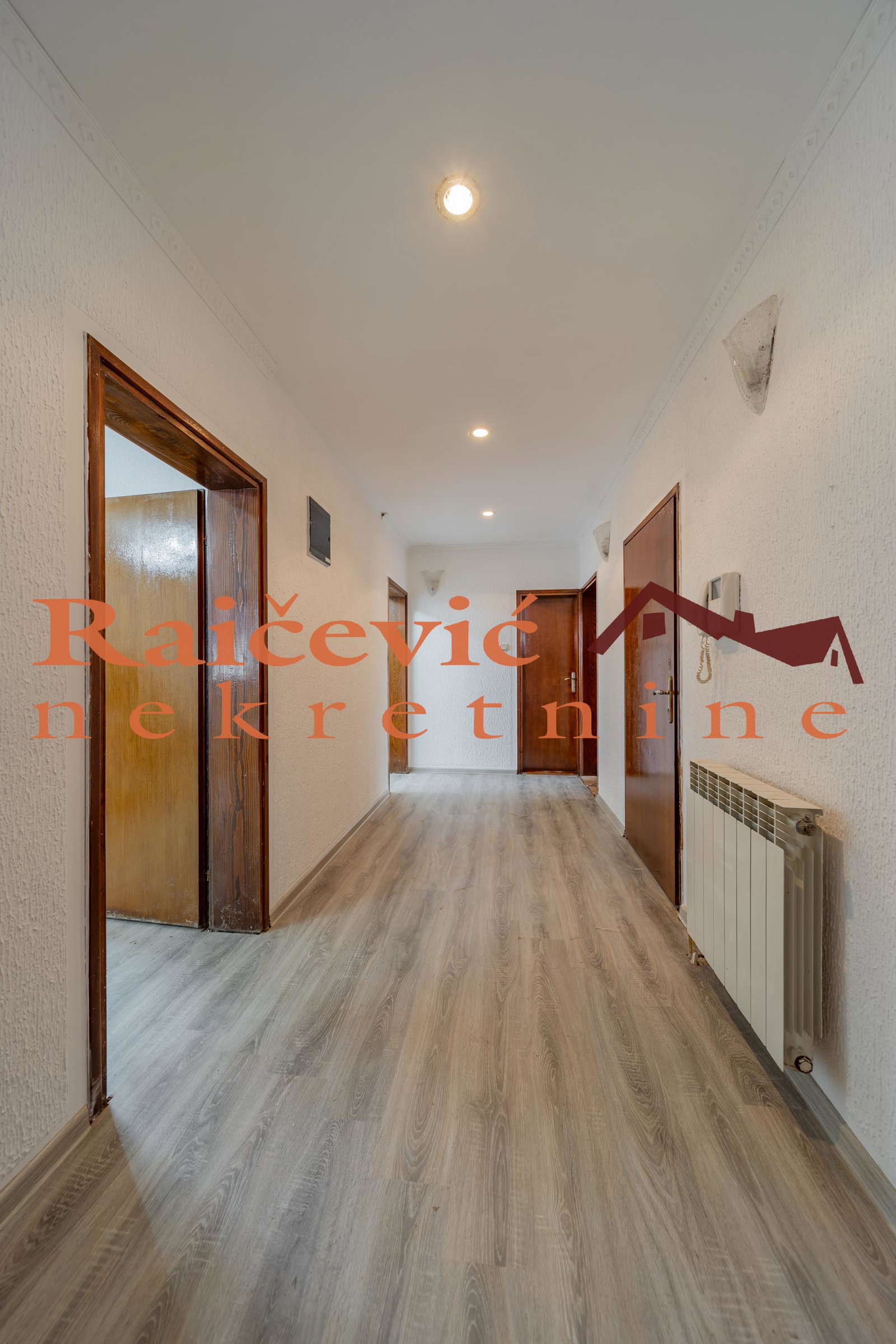 Kuća za izdavanje, Učiteljsko Naselje, Beograd, 250m², 2.700 €/mes