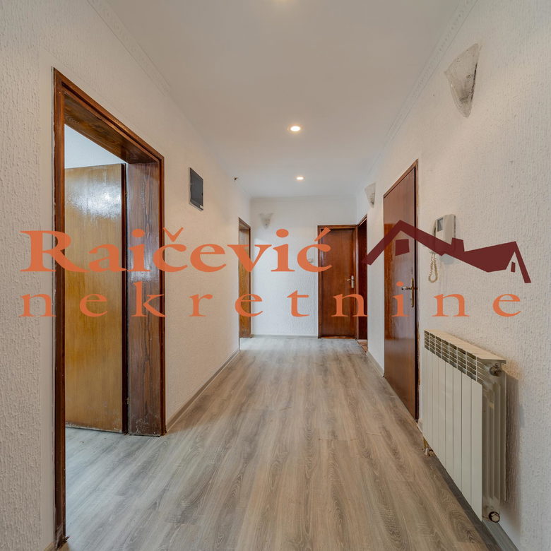 Kuća za izdavanje, Učiteljsko Naselje, Beograd, 250m², 2.700 €/mes