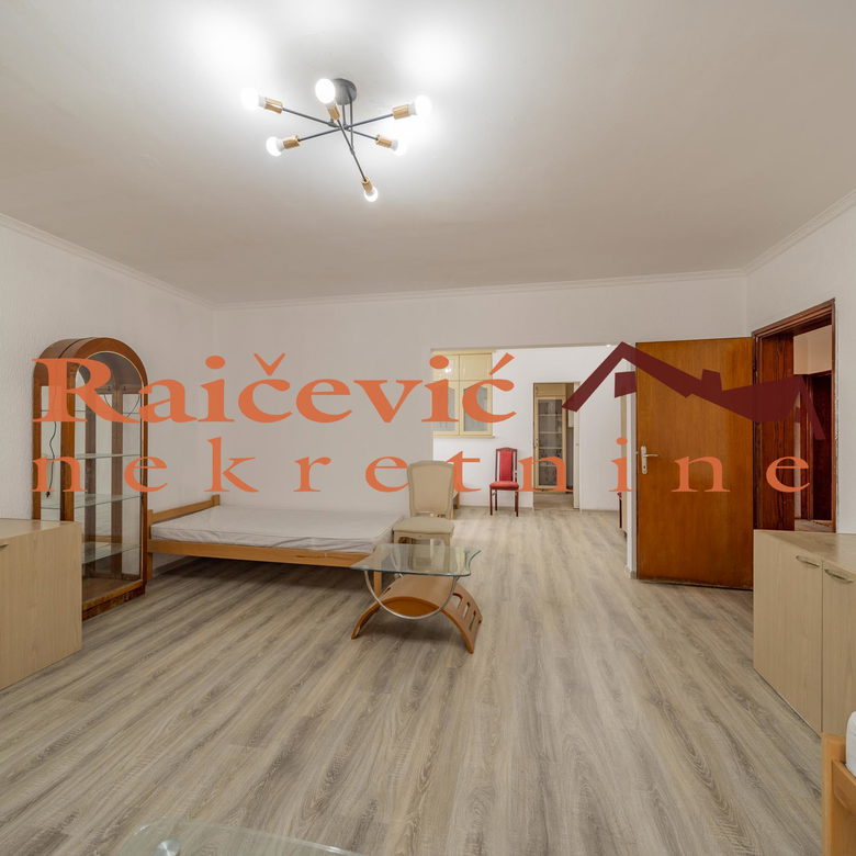 Kuća za izdavanje, Učiteljsko Naselje, Beograd, 250m², 2.700 €/mes