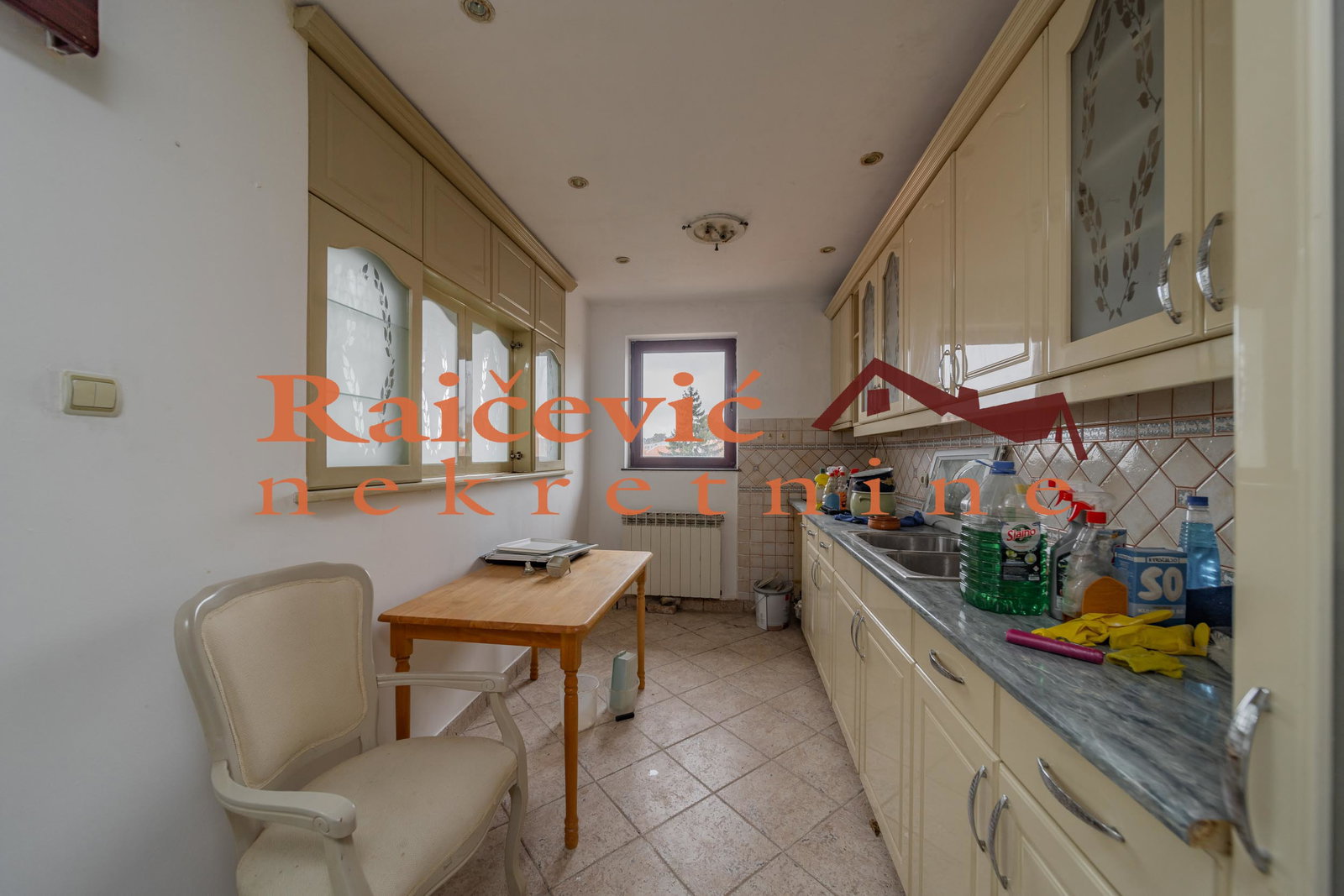 Kuća za izdavanje, Učiteljsko Naselje, Beograd, 250m², 2.700 €/mes