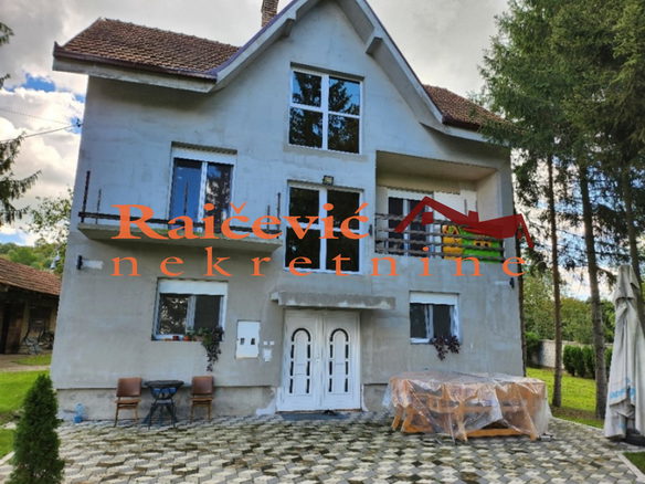 Kuća Prodaja Beograd Ripanj 200 m2