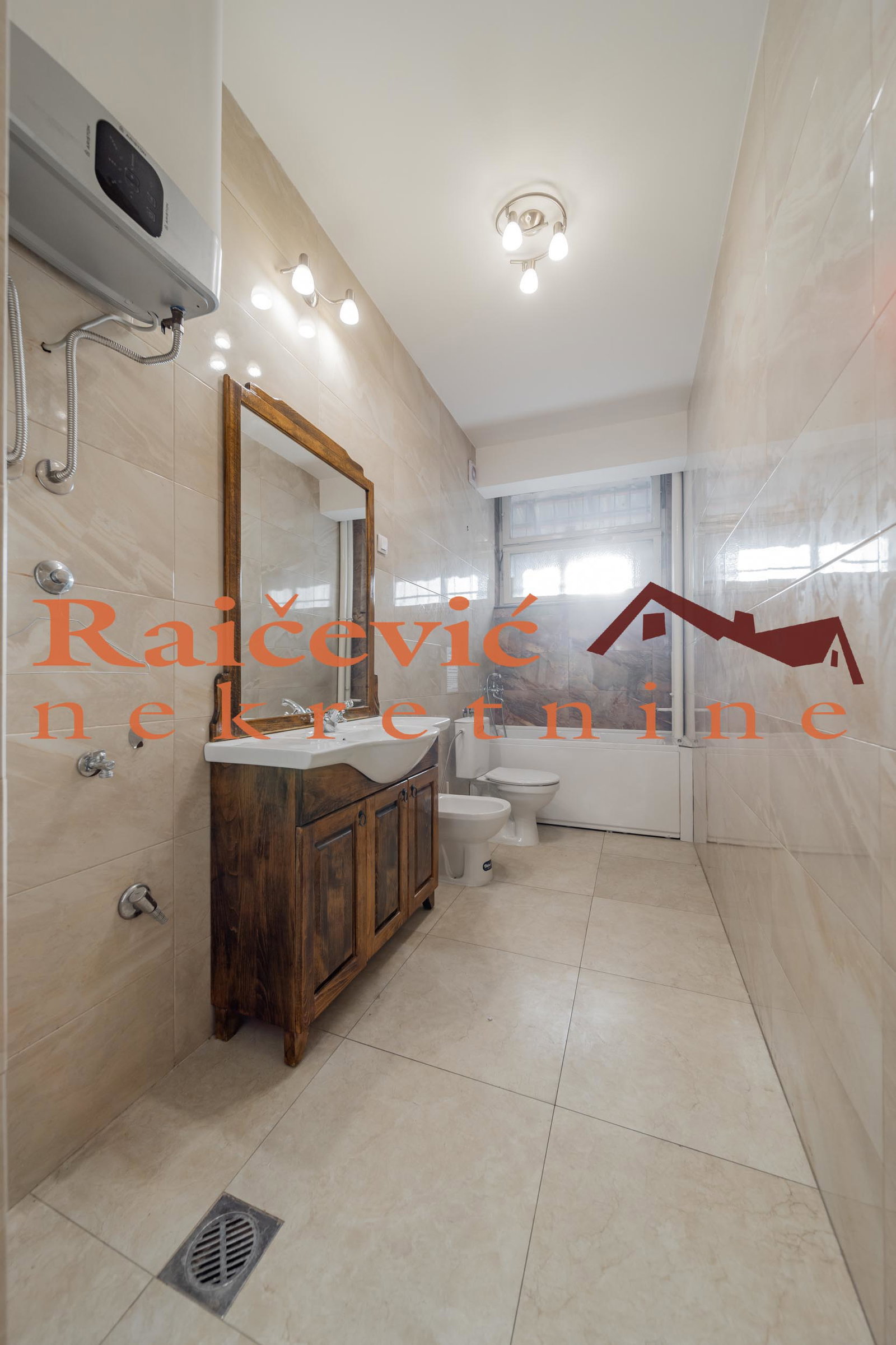 Trosoban stan za izdavanje, Cvetni Trg, Beograd, 102m², 1.000 €/mes
