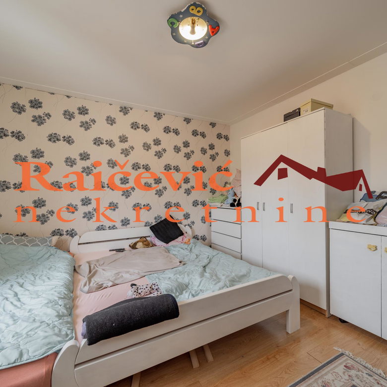 Trosoban stan na prodaju, Petlovo Brdo, Beograd, 115m², 208.000 €
