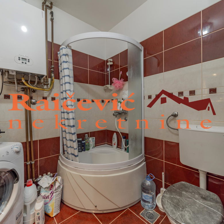 Trosoban stan na prodaju, Petlovo Brdo, Beograd, 115m², 208.000 €