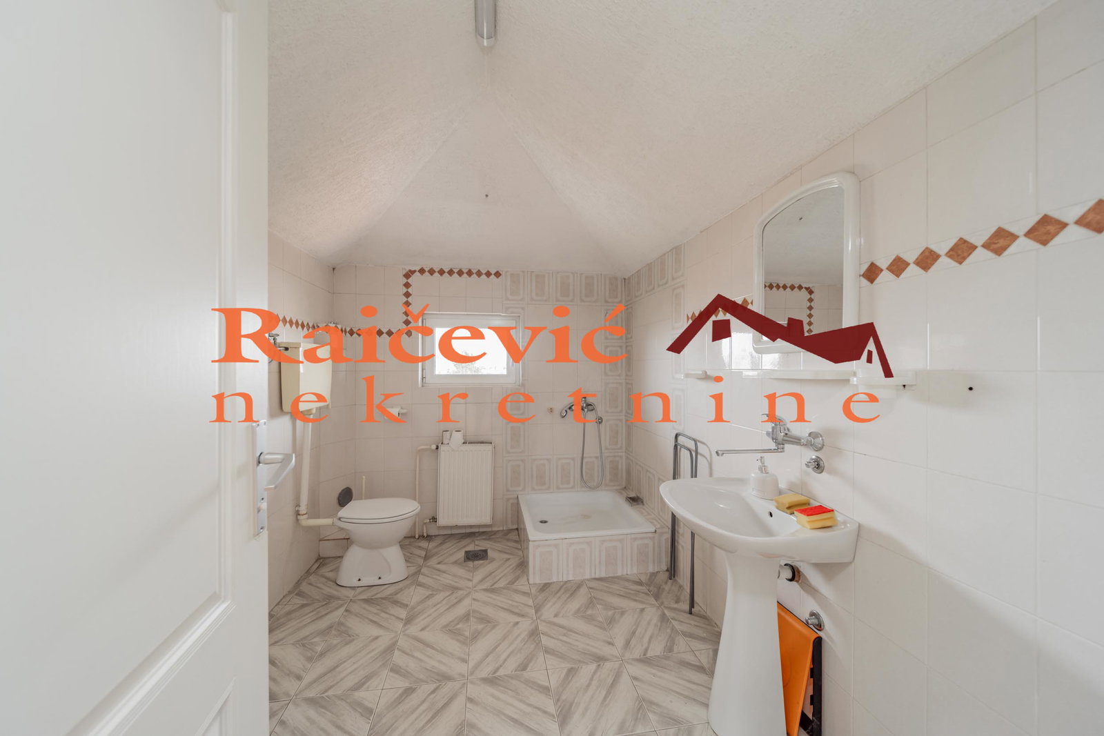 Četvorosoban stan za izdavanje, Autokomanda, Beograd, 176m², 1.500 €/mes