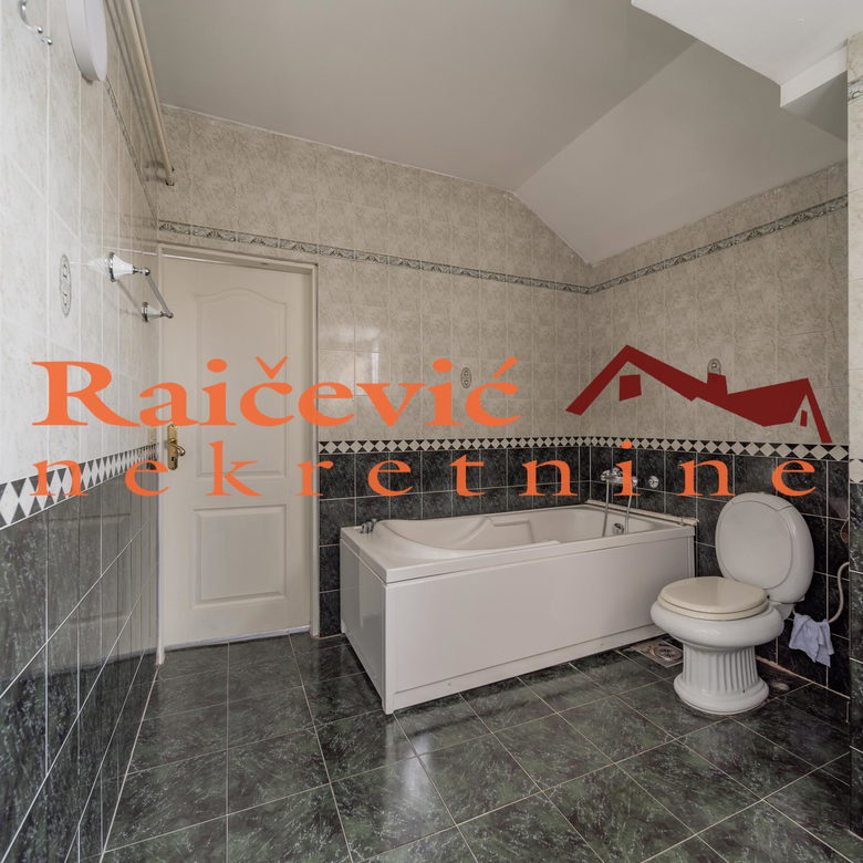 Četvorosoban stan za izdavanje, Autokomanda, Beograd, 176m², 1.500 €/mes