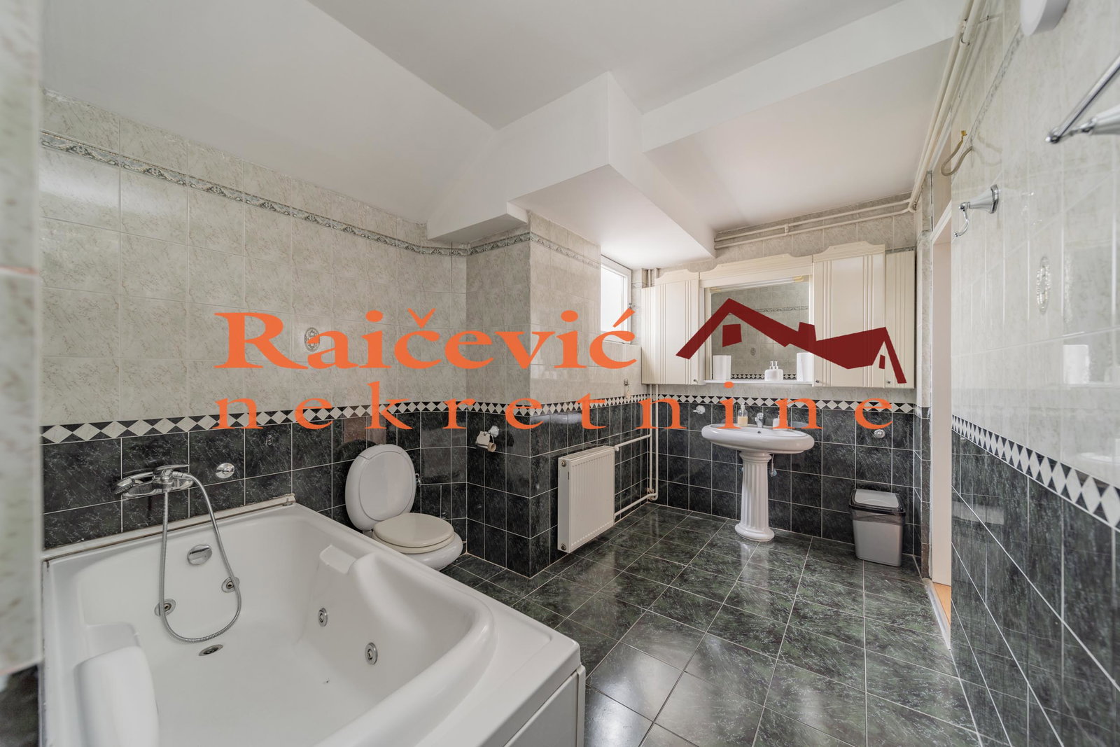 Četvorosoban stan za izdavanje, Autokomanda, Beograd, 176m², 1.500 €/mes