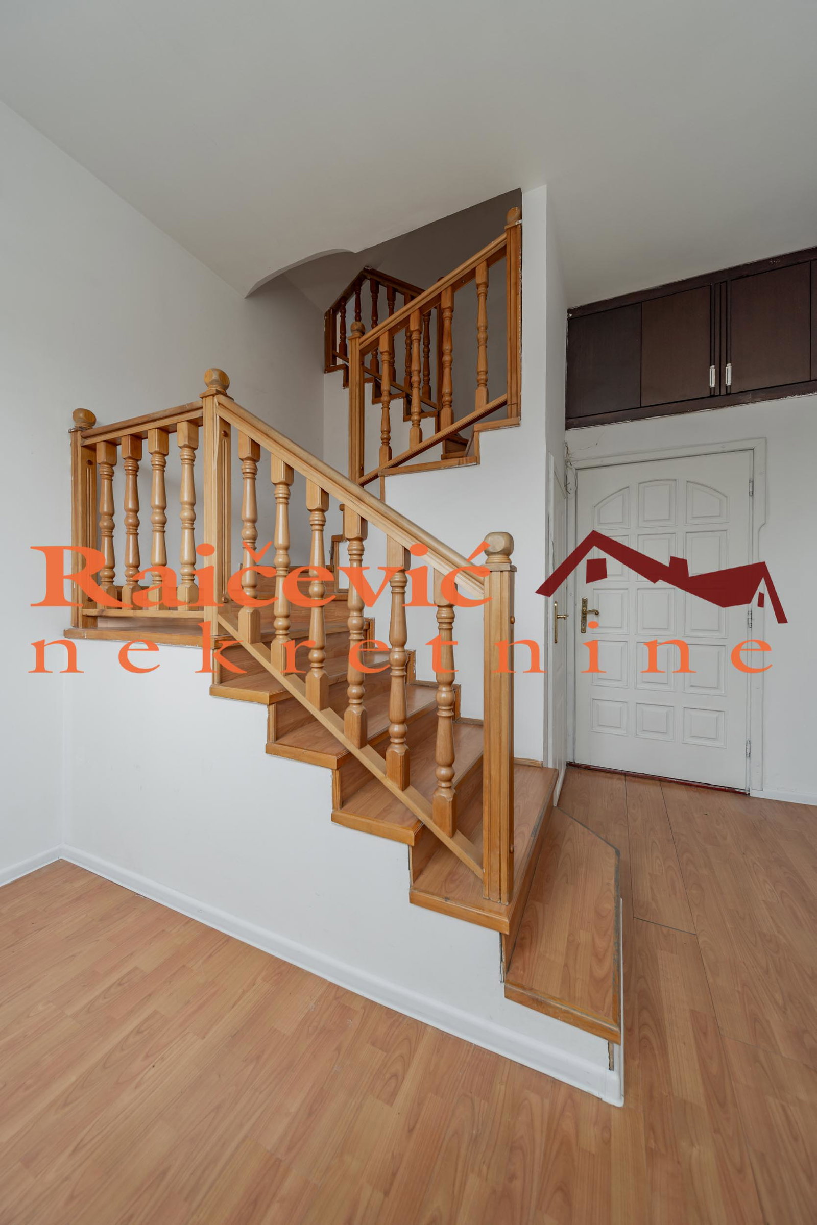 Četvorosoban stan za izdavanje, Autokomanda, Beograd, 176m², 1.500 €/mes