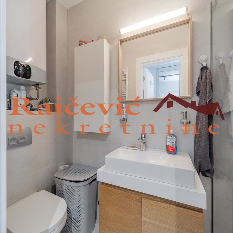 Četvorosoban stan na prodaju, Lekino Brdo, Beograd, 93m², 470.000 €