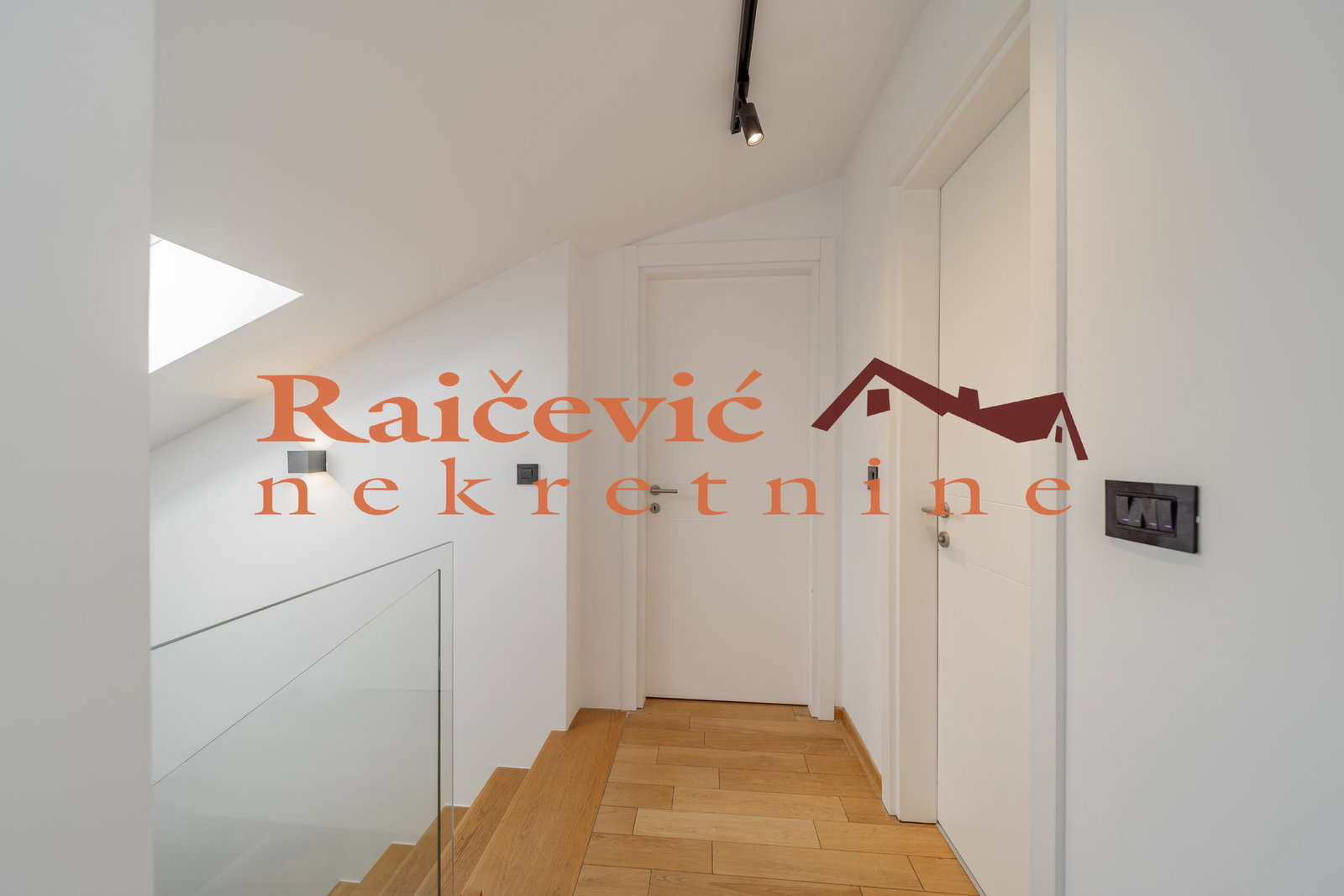 145927 Četvorosoban stan na prodaju, Lekino Brdo, Beograd, 93m², 470.000 €