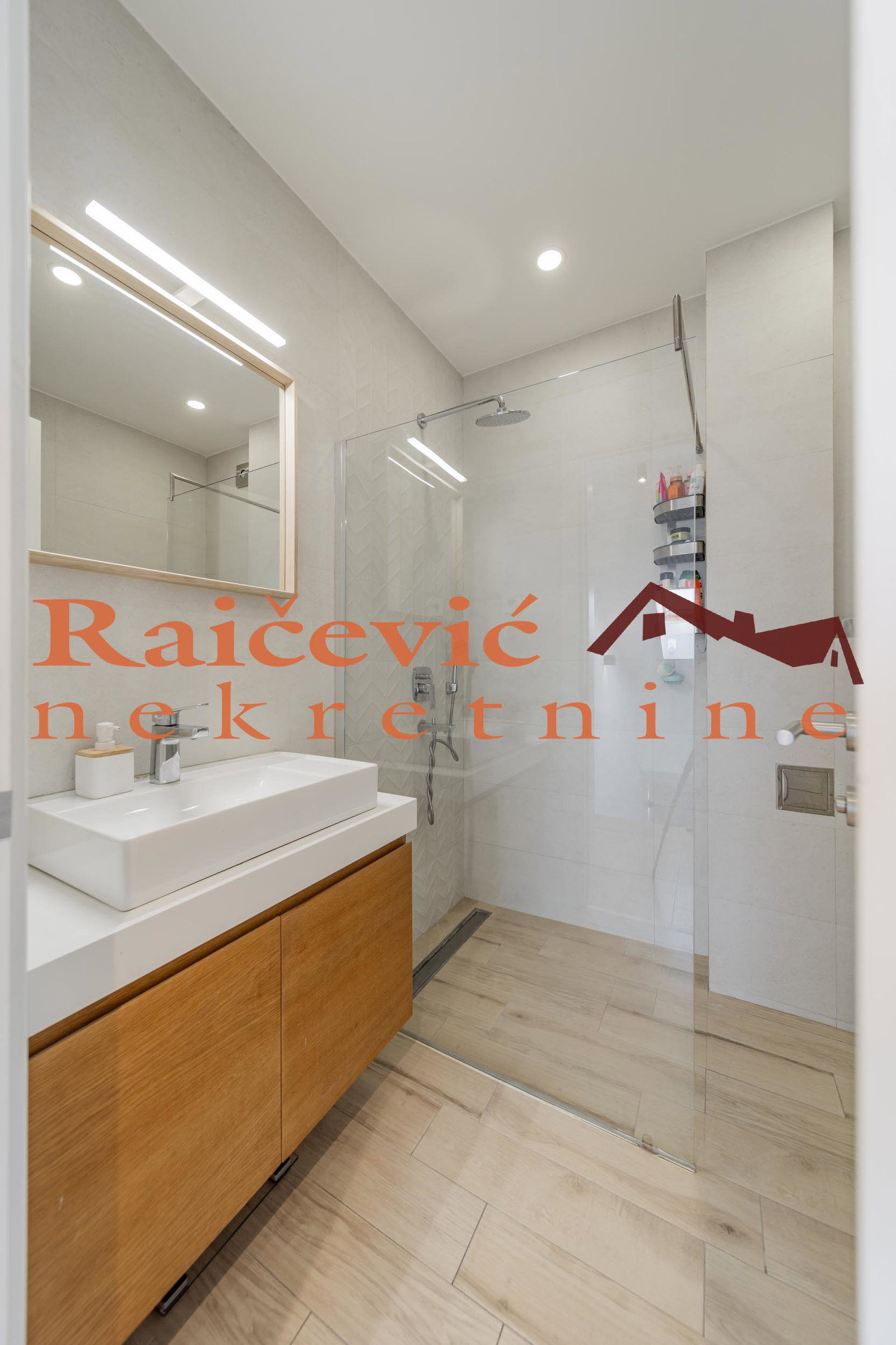 145931 Četvorosoban stan na prodaju, Lekino Brdo, Beograd, 93m², 470.000 €