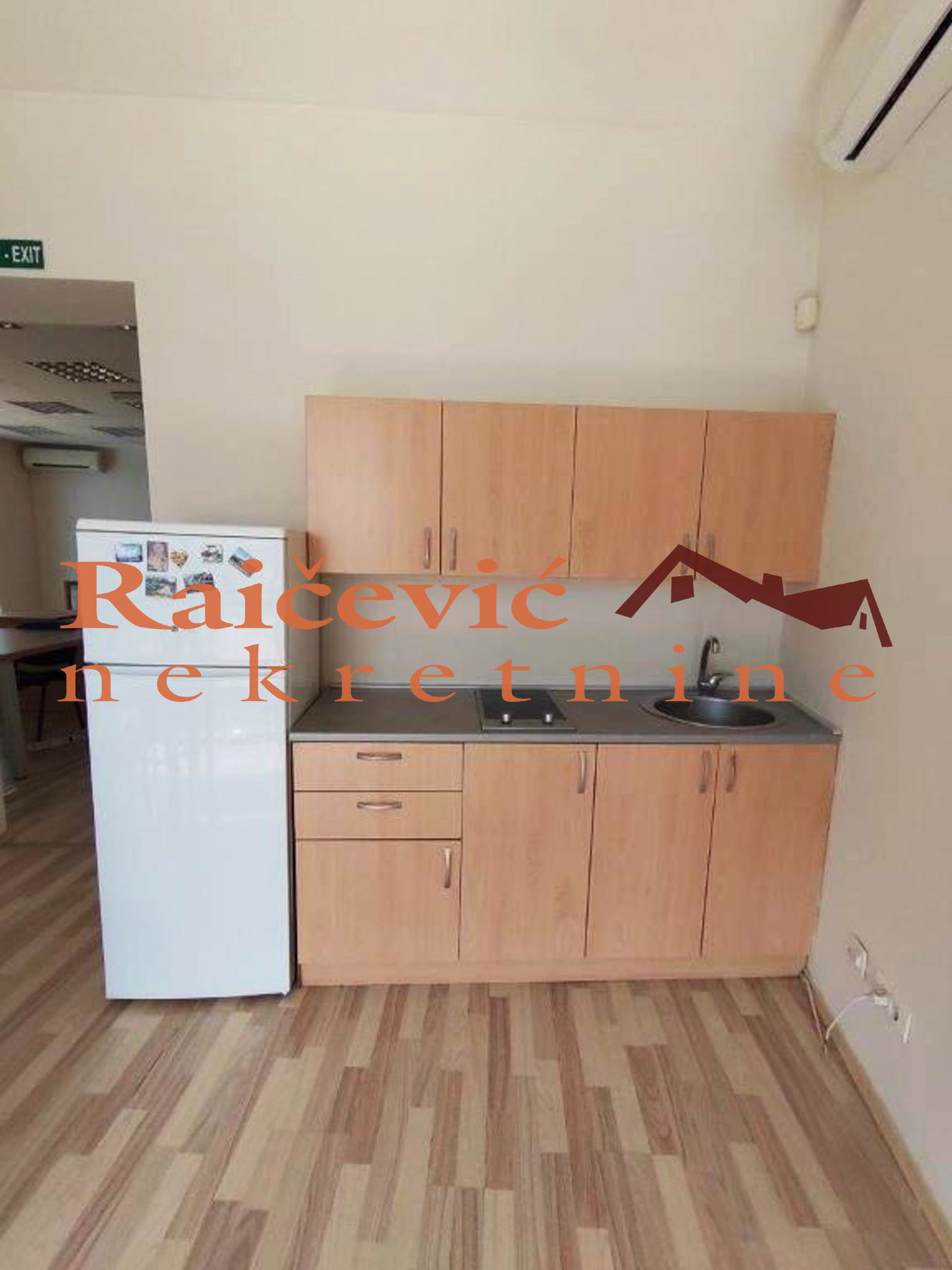 146925 Lokal Izdavanje Beograd Centar (Čukarica) 210 m2