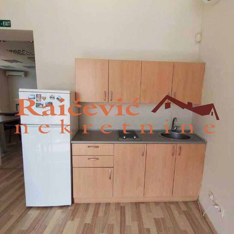 Lokal Izdavanje Beograd Centar (Čukarica) 210 m2