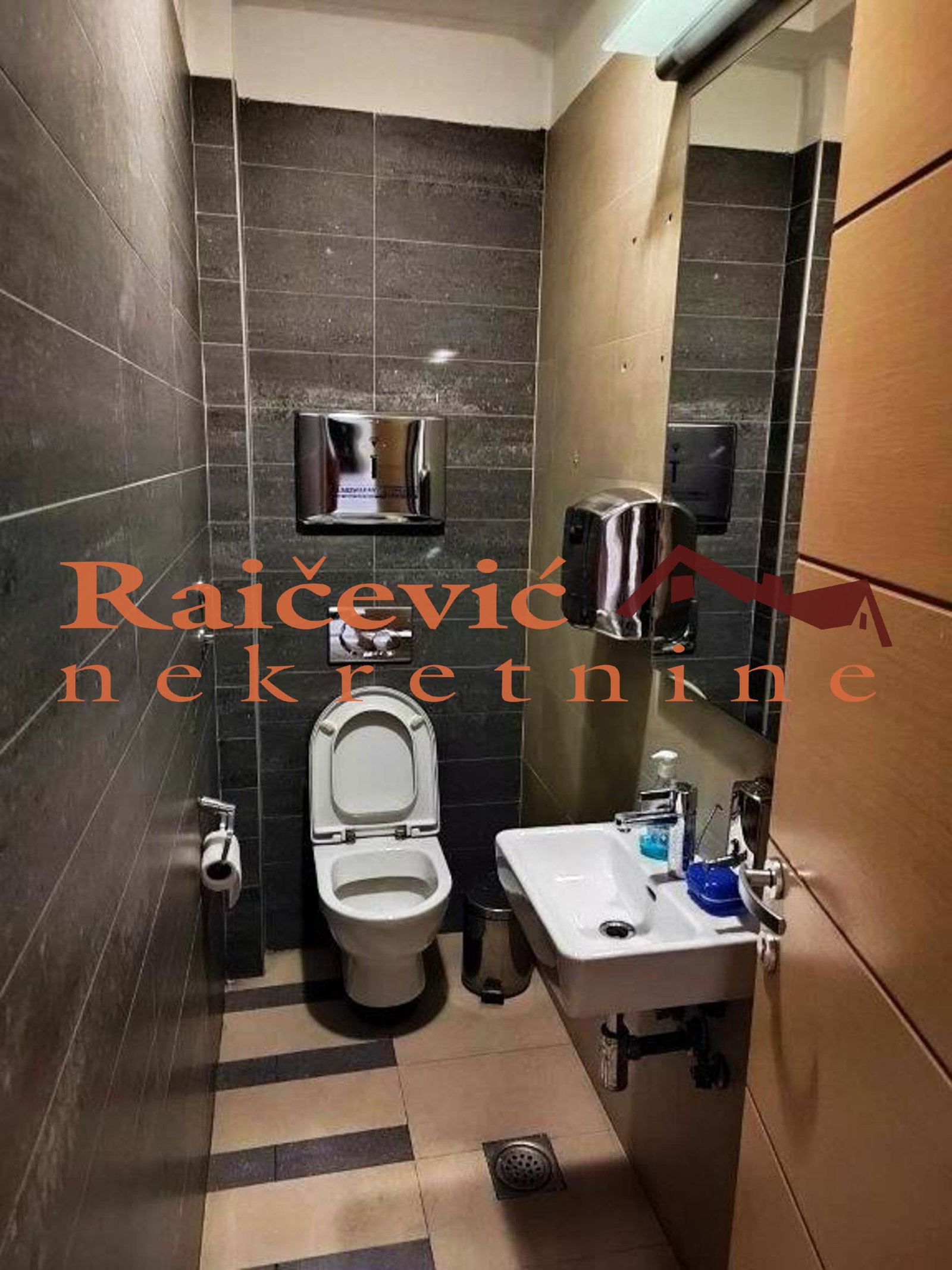 146927 Lokal za izdavanje, Centar, Beograd, 210m², 3.200 €/mes