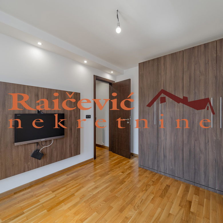 Četvorosoban stan na prodaju, Voždovac, Beograd, 132m², 309.000 €