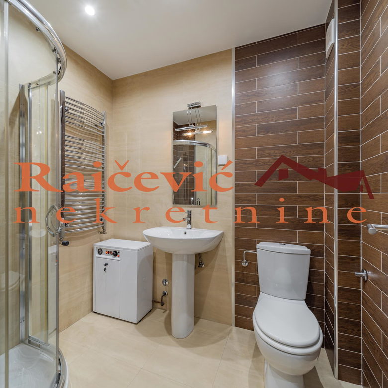 Četvorosoban stan na prodaju, Voždovac, Beograd, 132m², 309.000 €