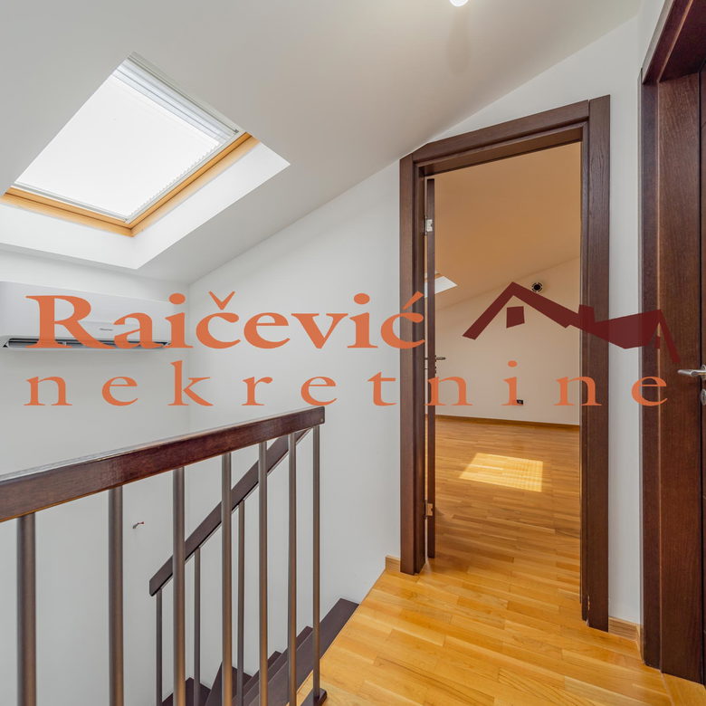 Četvorosoban stan na prodaju, Voždovac, Beograd, 132m², 309.000 €