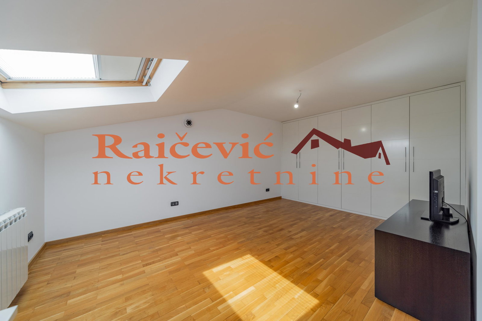 Četvorosoban stan na prodaju, Voždovac, Beograd, 132m², 309.000 €