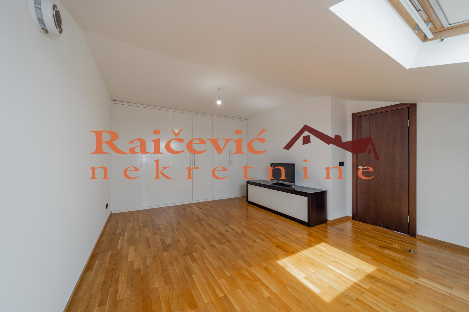 Četvorosoban stan na prodaju, Voždovac, Beograd, 132m², 309.000 €