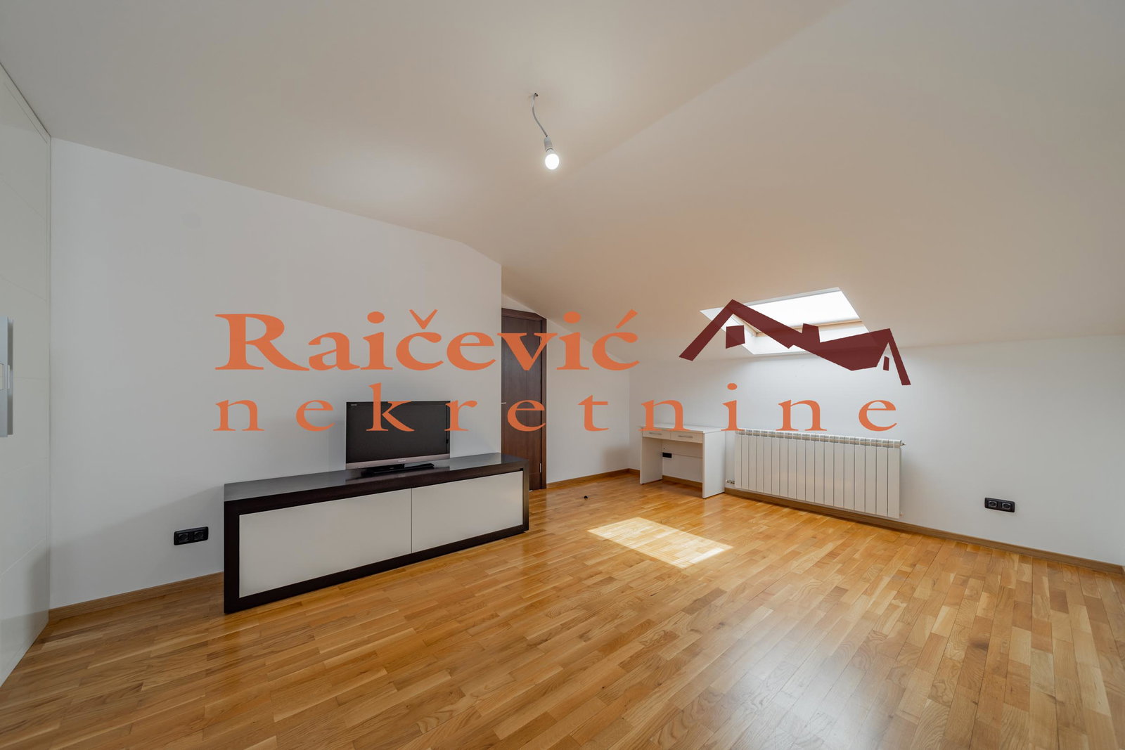 Četvorosoban stan na prodaju, Voždovac, Beograd, 132m², 309.000 €