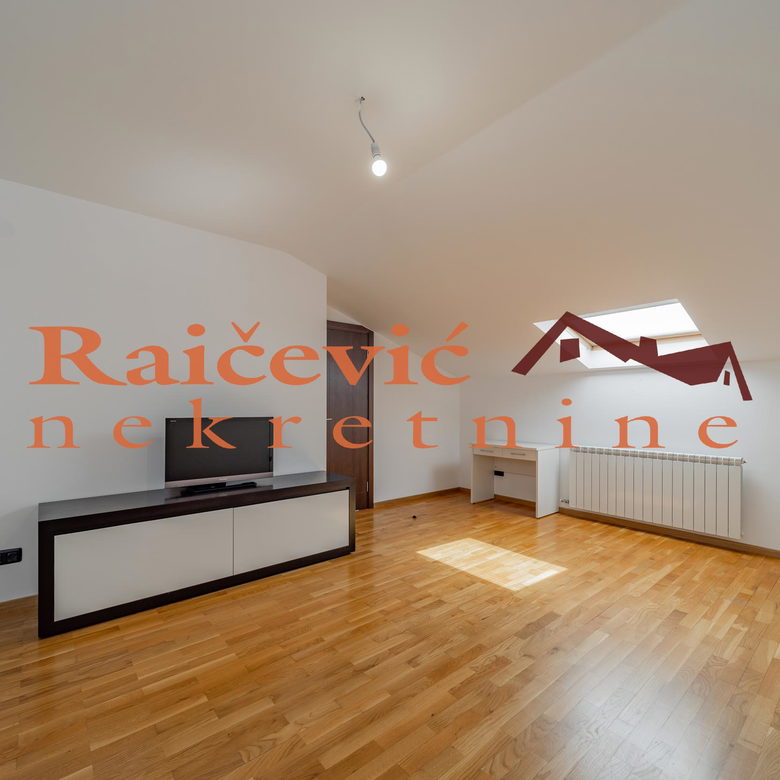 Četvorosoban stan na prodaju, Voždovac, Beograd, 132m², 309.000 €