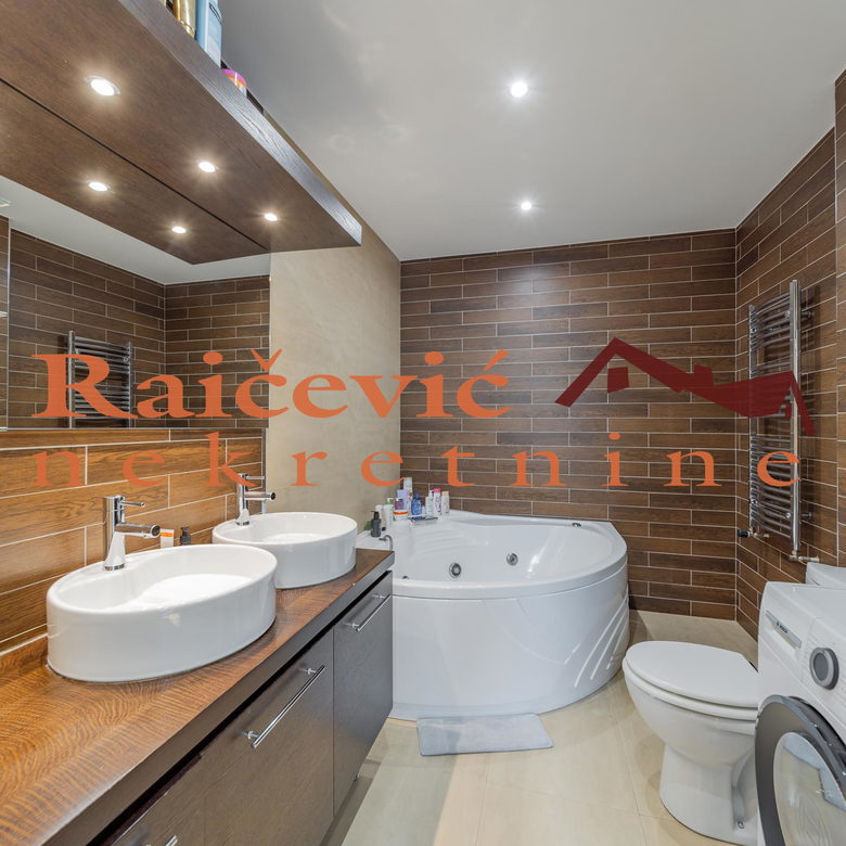 Četvorosoban stan na prodaju, Voždovac, Beograd, 132m², 309.000 €