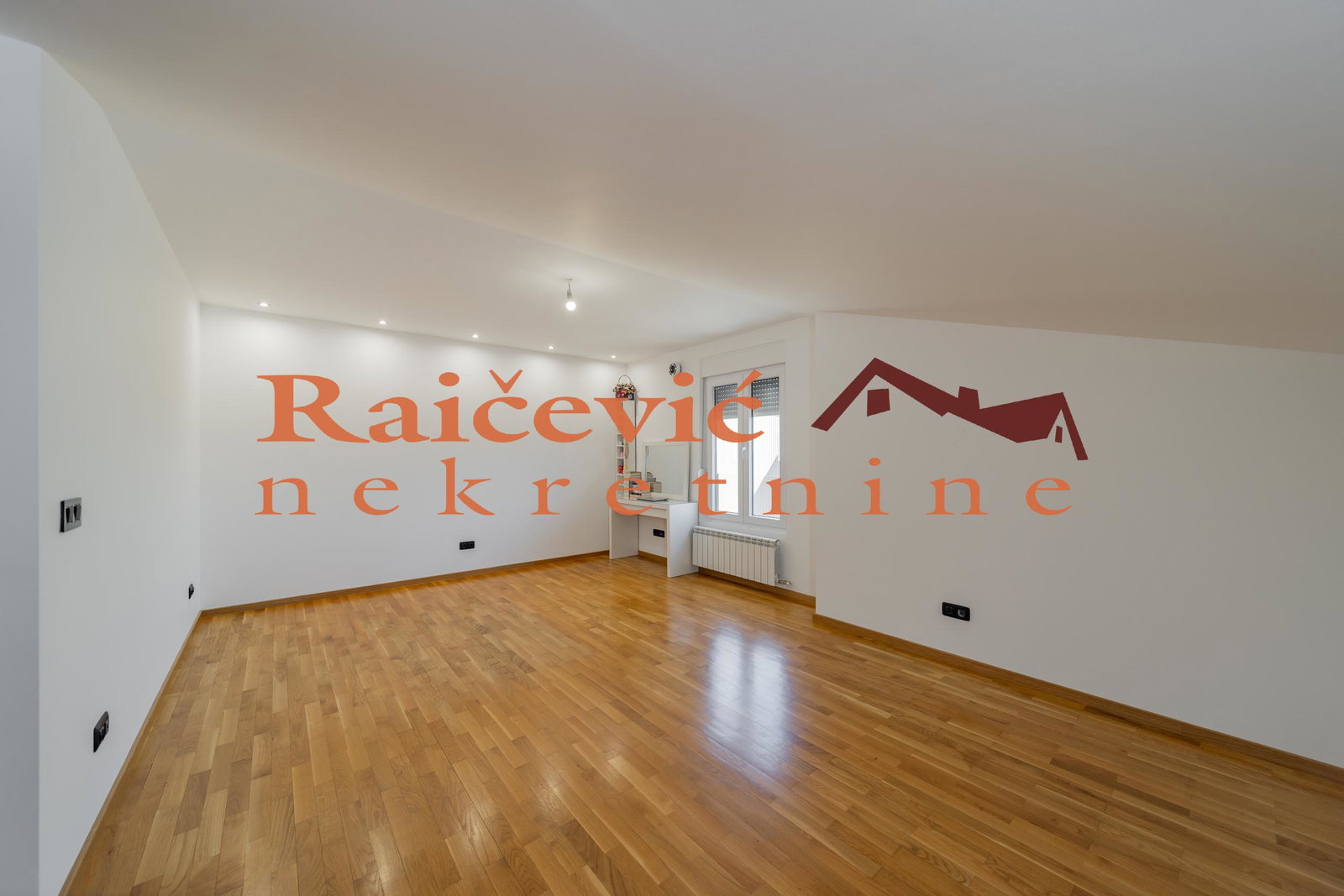 Četvorosoban stan na prodaju, Voždovac, Beograd, 132m², 309.000 €