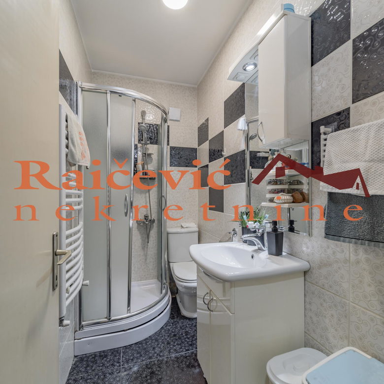 Četvorosoban stan na prodaju, Karaburma, Beograd, 93m², 219.000 €